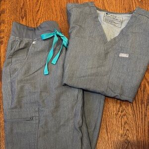 FIGS Gray Scrub Set with Teal Drawstring